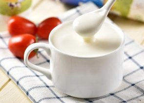 喝酸奶與直接服用益生菌有什么